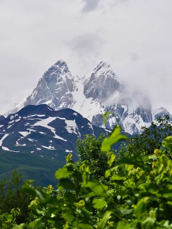 Majestätische Bergwelt Georgiens